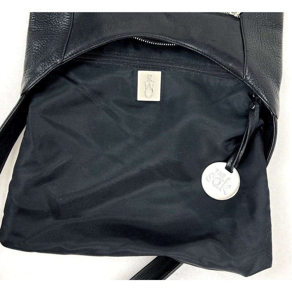 The Sak Hobo Shoulder Bag Pebbled Black Leather Pockets Signature Charm Roomy